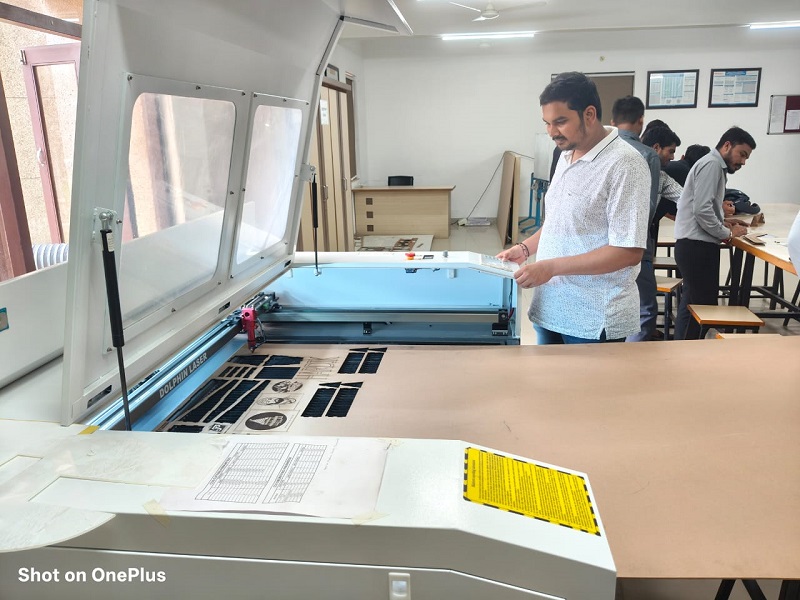 Photos of Hands-on Training Program for Industrial People on Co2 Laser Cutting and Engraving Machine