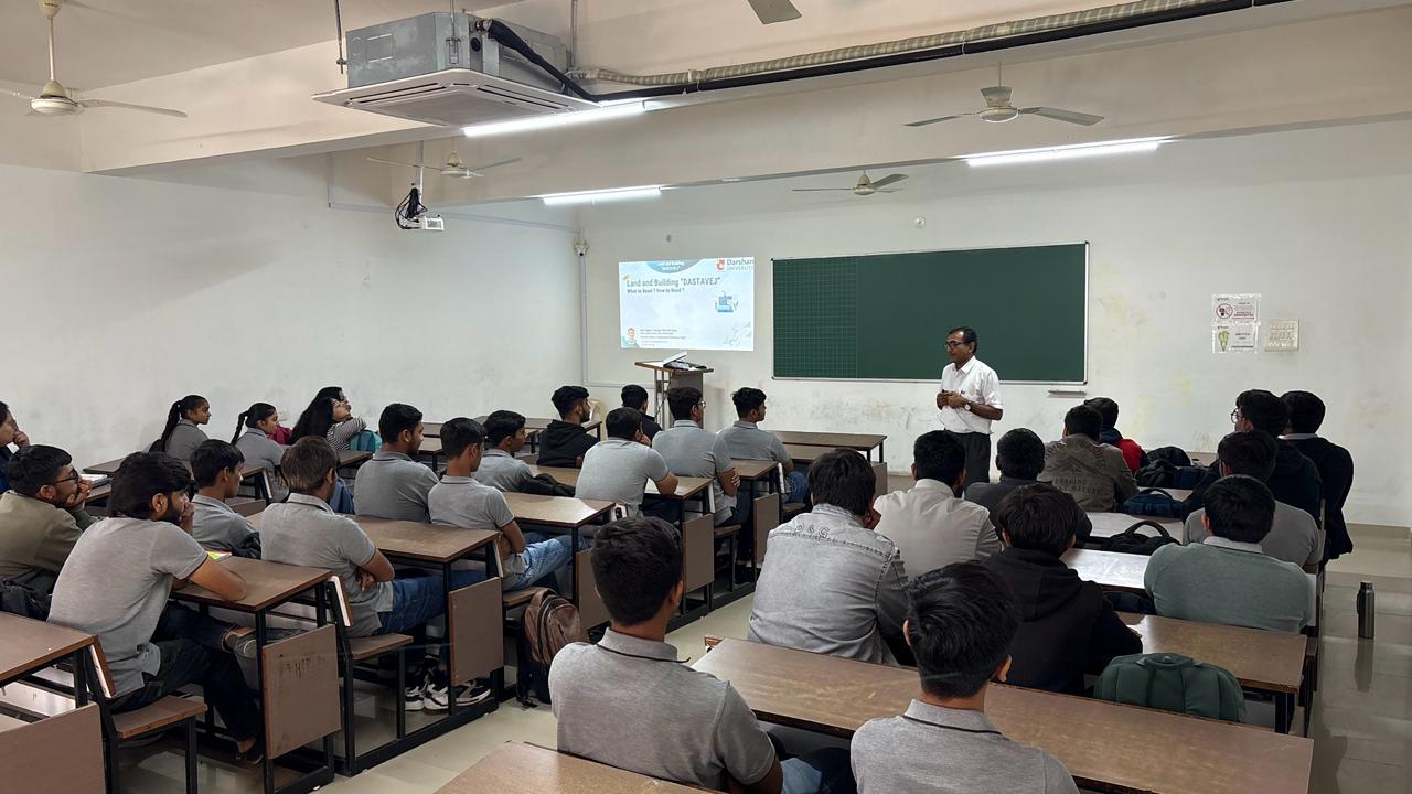 Photos of Expert Talk on "Land and Building Dastavej"