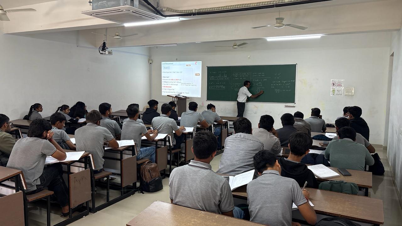 Photos of Expert Talk on "Land and Building Dastavej"