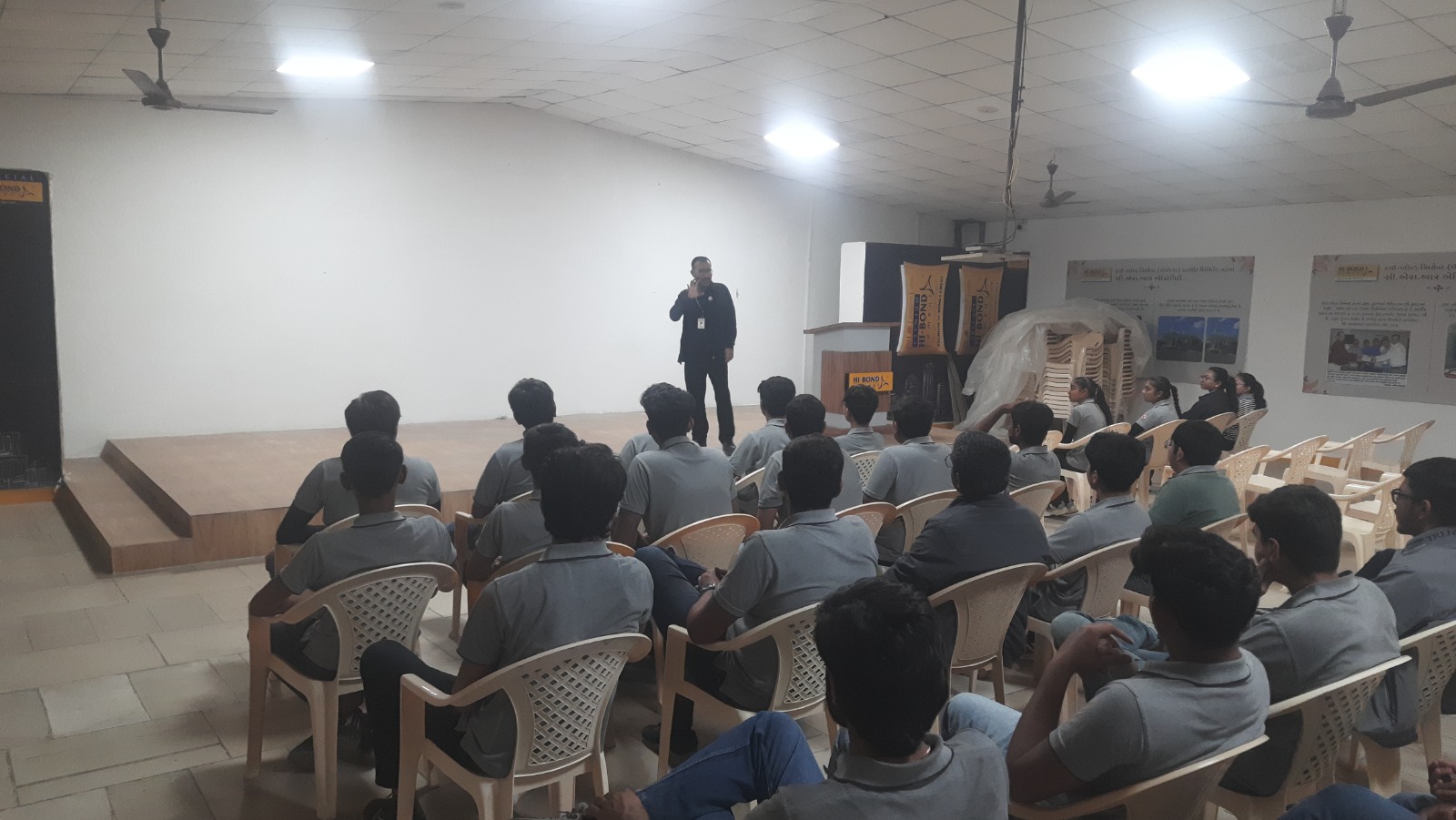 Photos of 4th semester diploma in civil engineering students visited HI-Bond Cement Plant