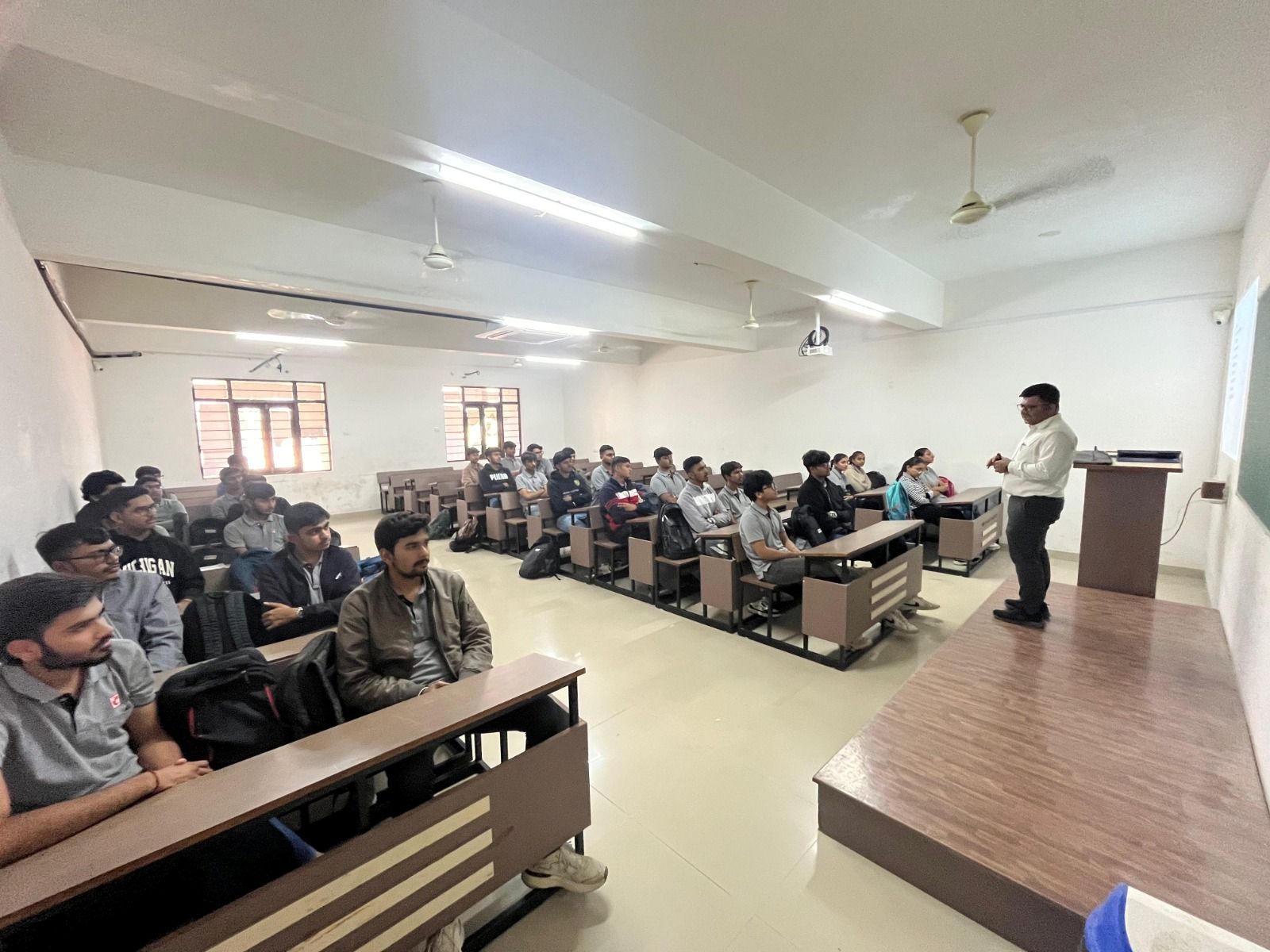 Photos of Expert Talk on "Tendering and contract"